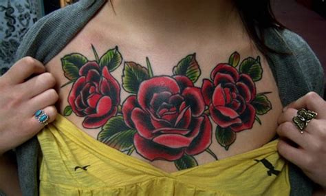 Tatuajes De Flores Para Mujer En El Pecho